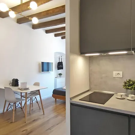 Navigli - Via Vigevano 아파트