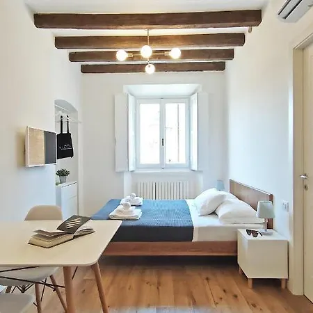 Navigli - Via Vigevano 아파트