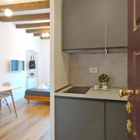 Navigli - Via Vigevano 아파트 *